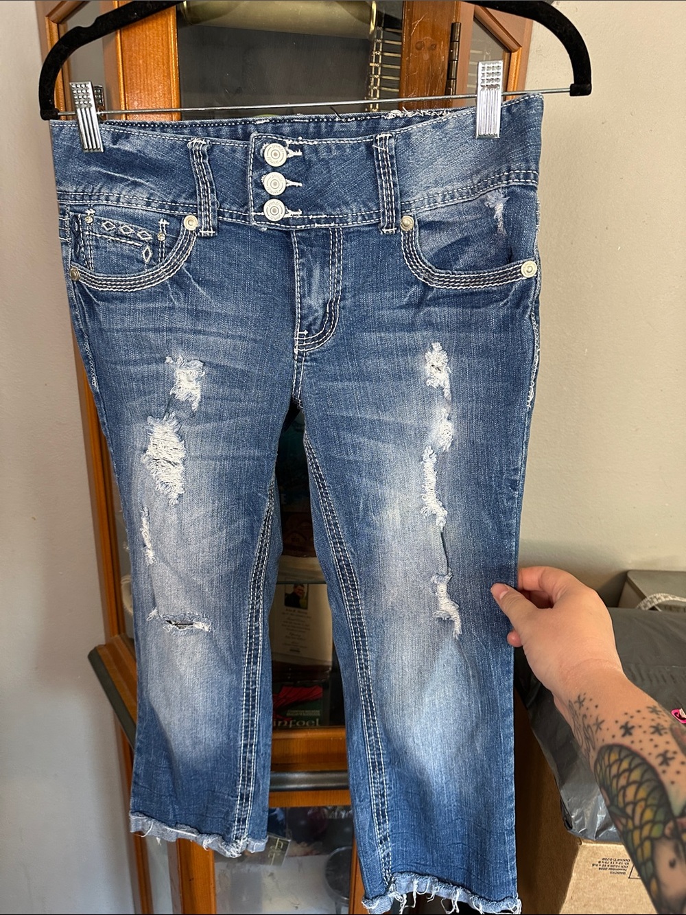 Women's Distressed Cropped Jeans - Blue